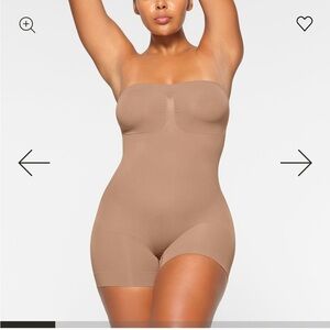 Skims Seamless sculpt strapless shortie bodysuit NWOT